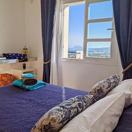 Blue Ark, Vue Avec Piscine, Ideale En Famille Face A Gibraltar Manilva