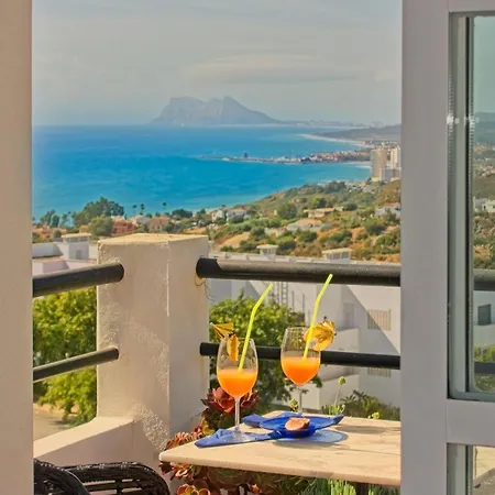 Blue Ark, Vue Avec Piscine, Ideale En Famille Face A Gibraltar Villa